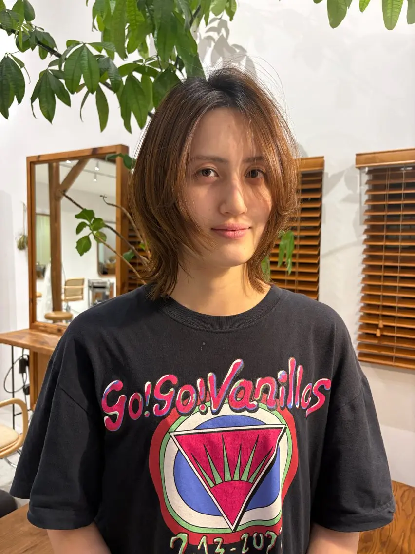 ミディアム レイヤーカット カット 亀山 友菜のヘアスタイル