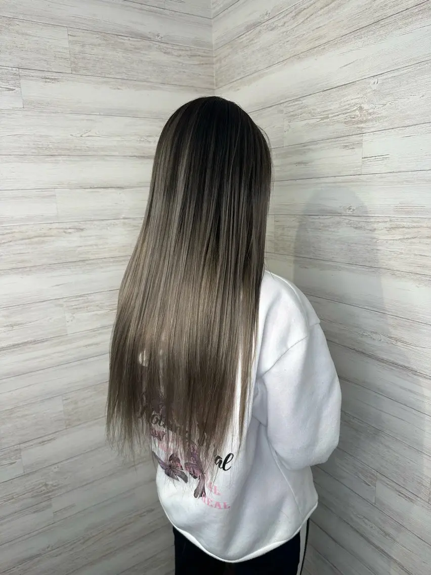 ロング レイヤーカット AWANIKO 浦添店のヘアスタイル