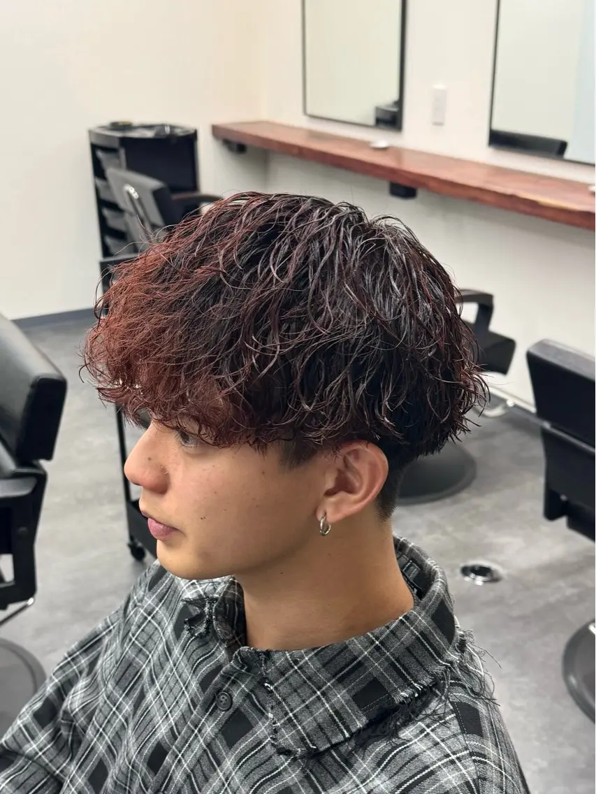 カラー パーマ メンズ レッドカラー バイオレットカラー カット 柏メンズカットパーマ NO.1タイチのヘアスタイル