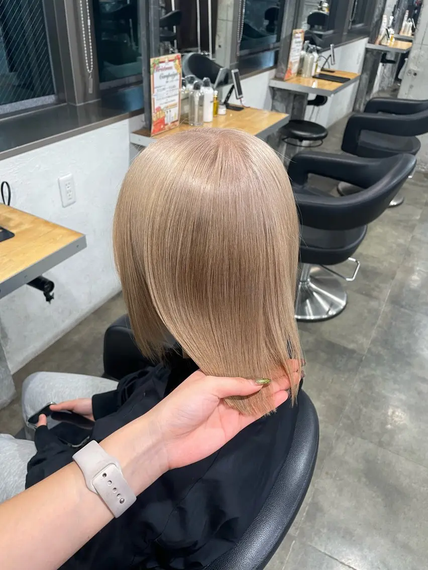 ショート カラー ヘアカラー ハイトーン 横浜💞ミオのヘアスタイル