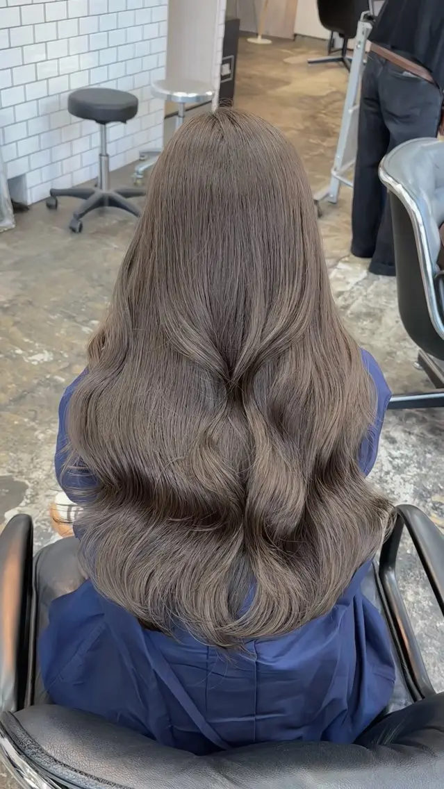 ロング カラー ブラウンカラー グレージュ モカグレージュ ヘアカラー トリートメント 高部 仁斗のヘアスタイル