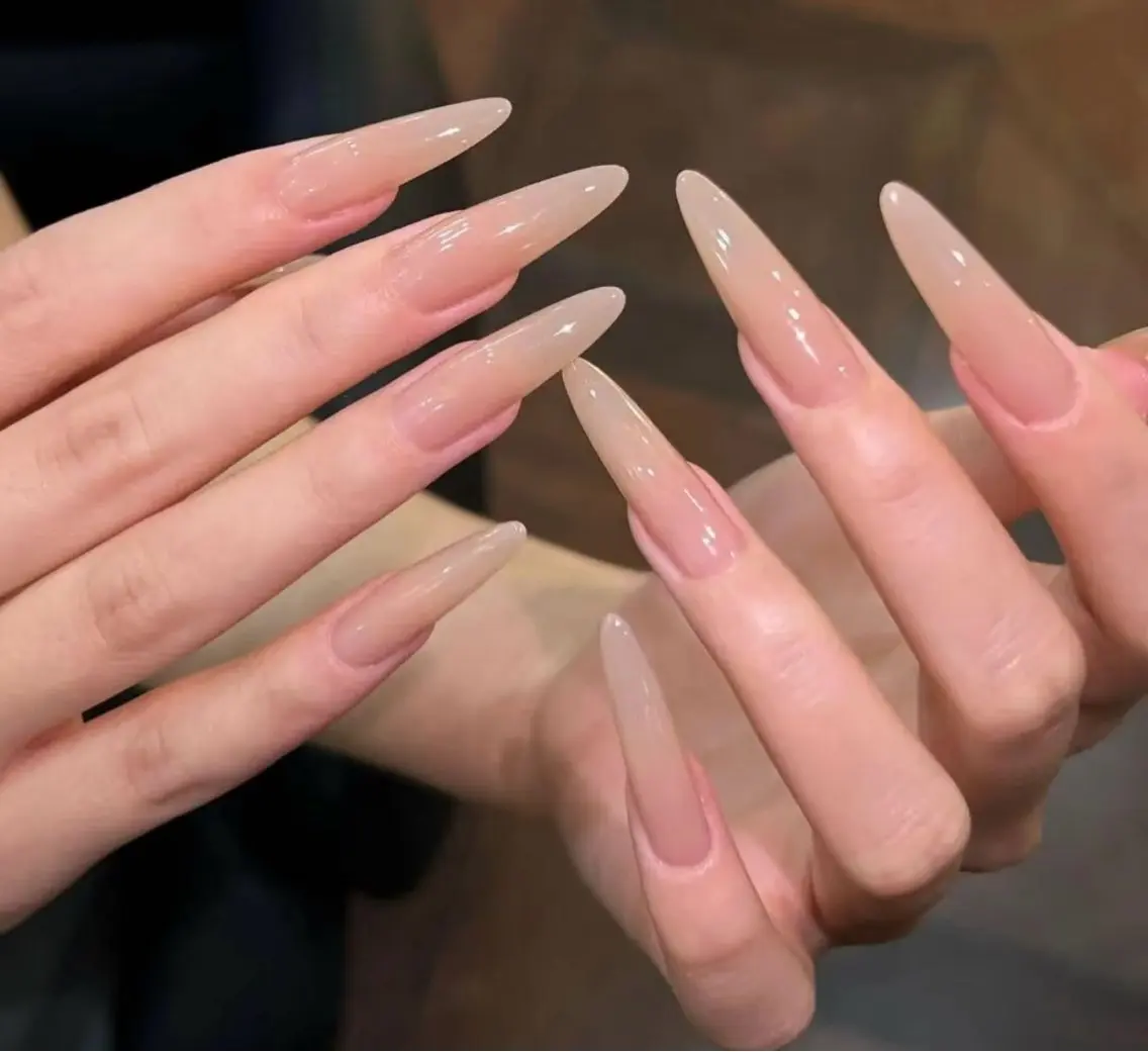 【長いだし10本】ワンカラーorカラーグラ✖️フォルム形成✖️しっかり甘皮ケアの写真