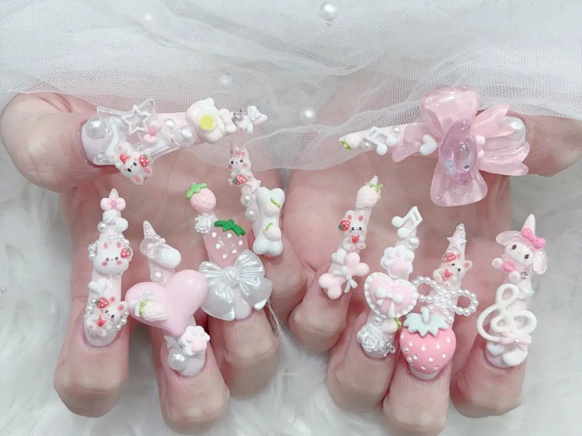 ネイル 長さ出し キラキラネイル 韓国ネイル ロングネイル 持ち込み ハンドネイル ハンドケア MUNI🎀 NAIL のネイルデザイン