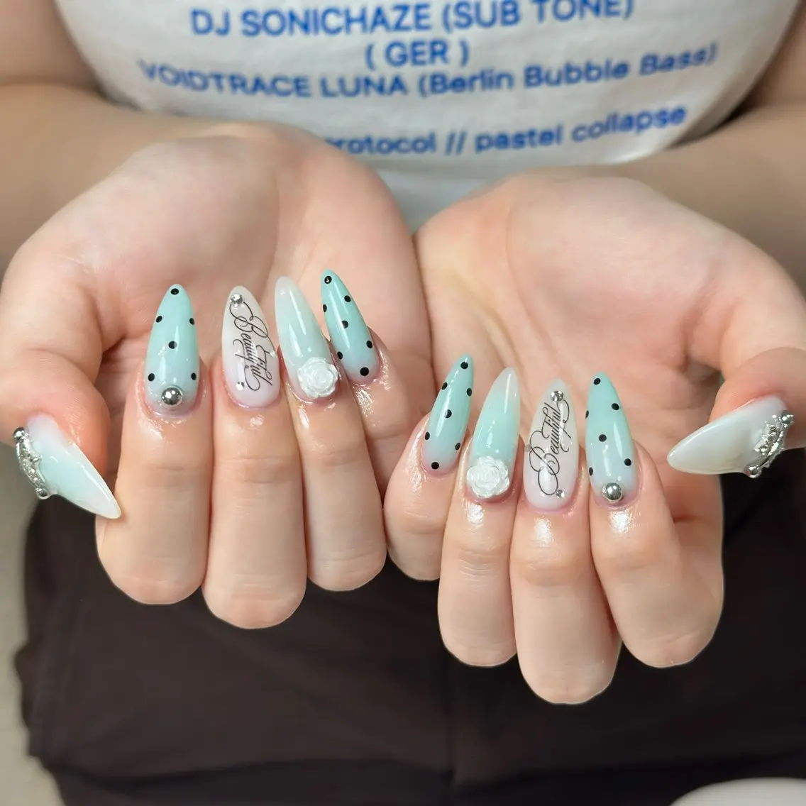ネイル チークネイル ドット フレンチネイル グラデーション ハート ハンドネイル Julli NailStudioのネイルデザイン
