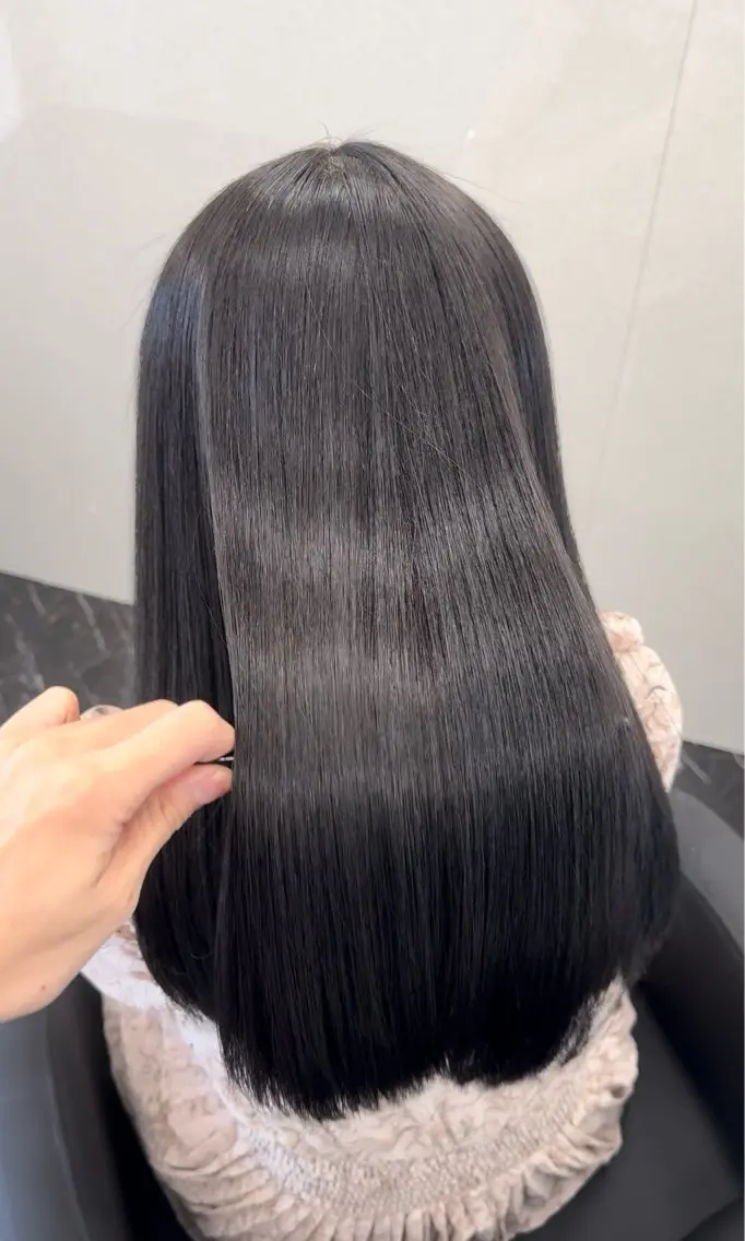 ロング カラー パーマ ヘアアレンジ メンズ キッズ メンズ韓国風 黒髪 ブルーカラー ブルーブラック レッドカラー 髪質改善Ⅰ透明感 艶カラーⅠたつやのヘアスタイル