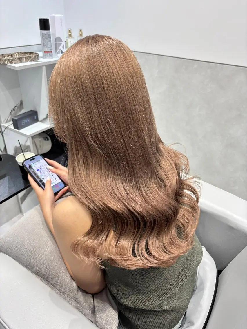 セミロング ヘアカラー 友人Yuto ブリーチ特化美容師のヘアスタイル