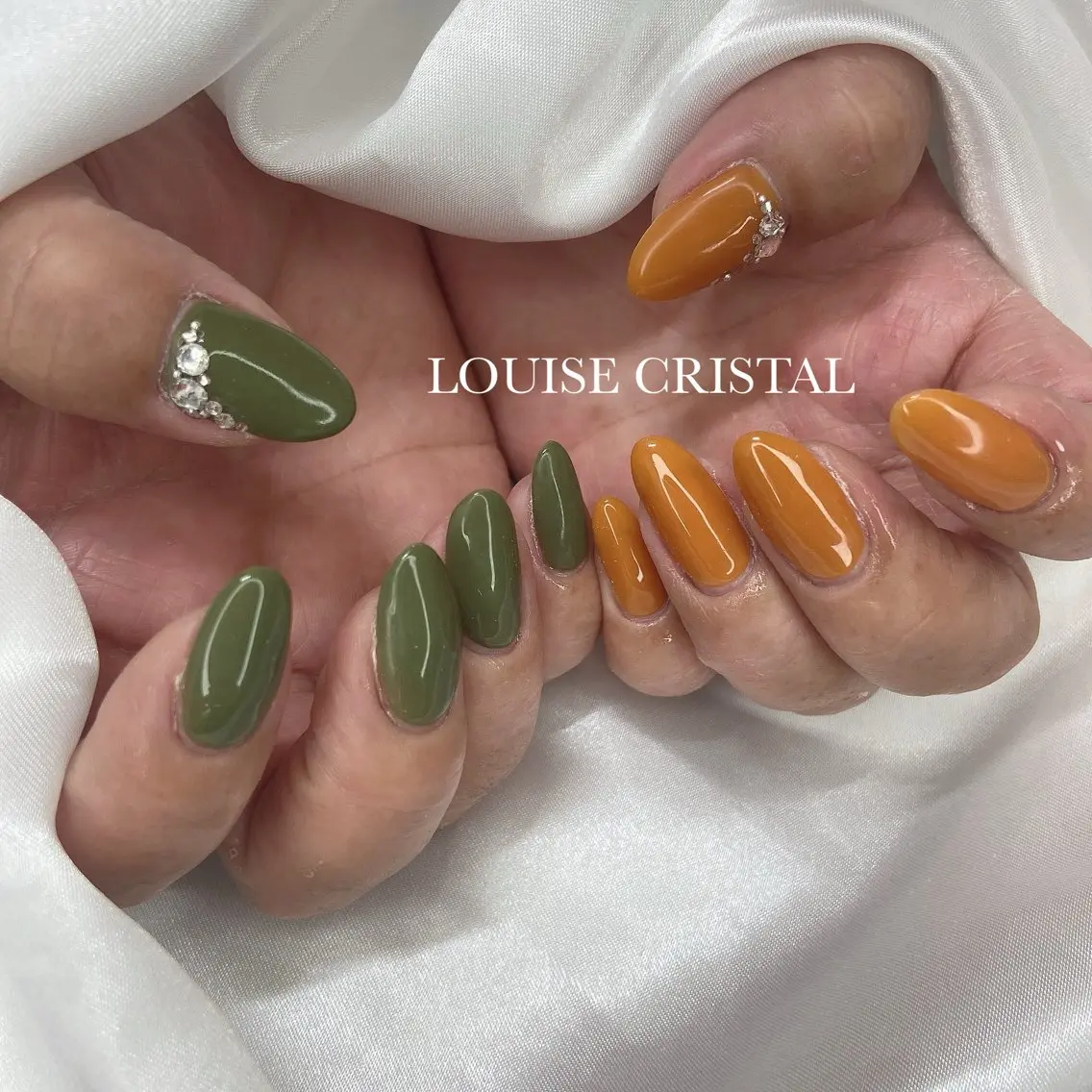 ネイル ハンドネイル LOUISE CRYSTALのネイルデザイン