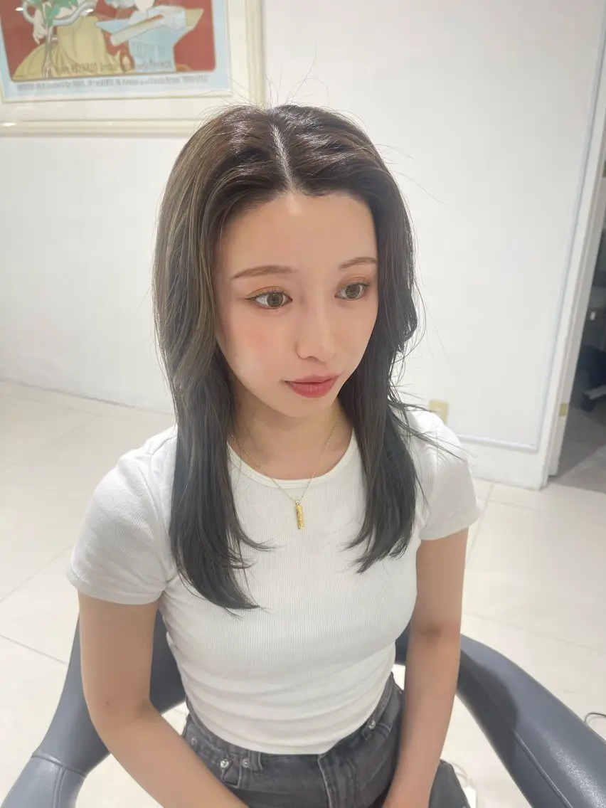ミディアム はなざわ めいのヘアスタイル