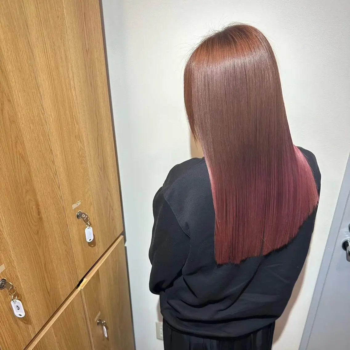 ロング 岡田 佳子のヘアスタイル