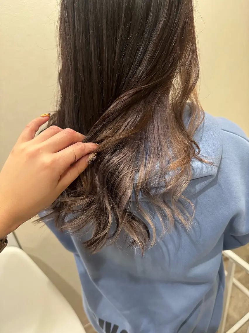 セミロング カラー グレージュ インナーカラー シルバー シルバーグレージュ 27日空き◎艶髪 misatoのヘアスタイル