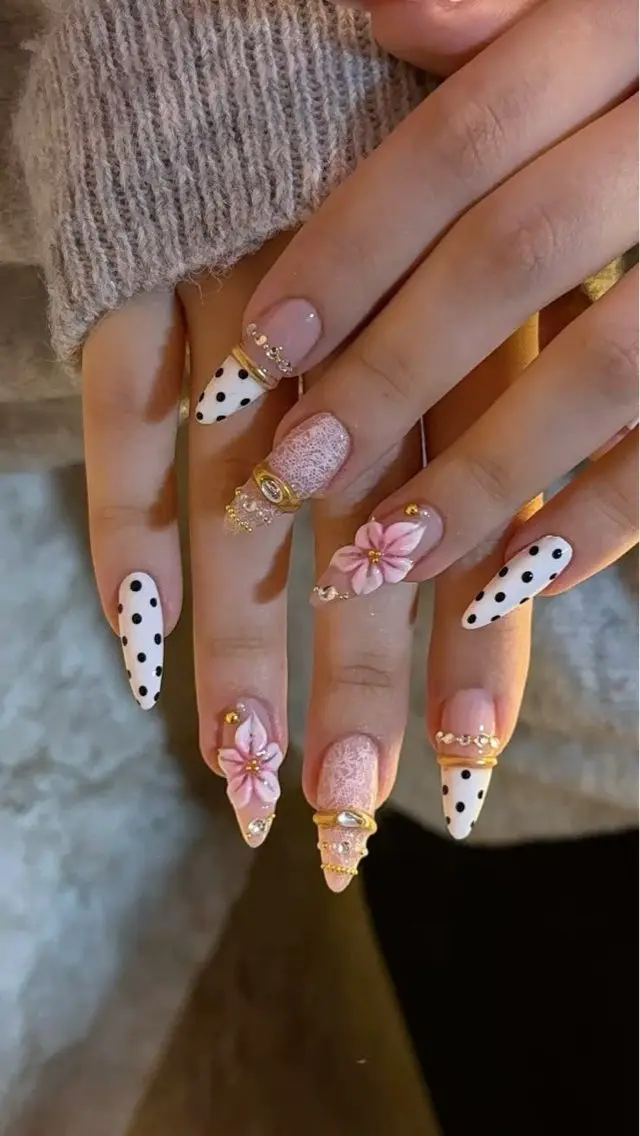 ネイル アートネイル フラワーネイル ジェルネイル キラキラネイル 韓国ネイル ハンドネイル ハンドケア Nova Nail Salonのネイルデザイン