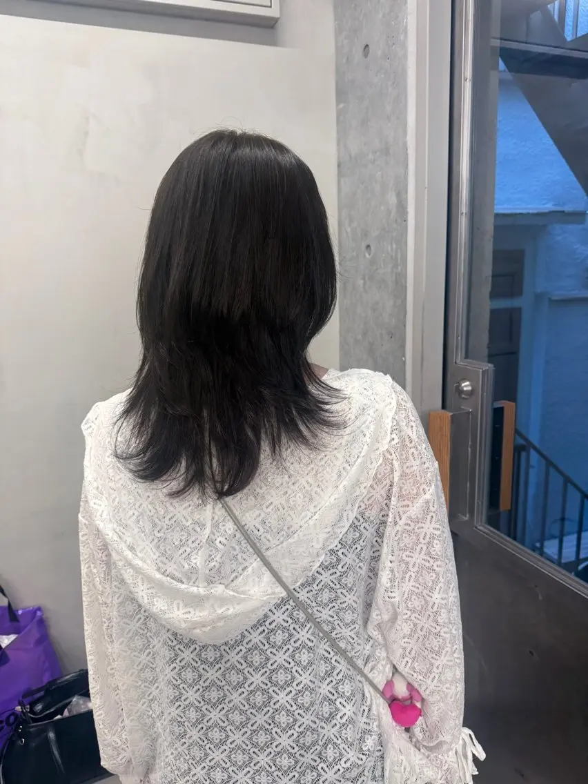ロング カラー ロングレイヤー アッシュ ベージュカラー ブリーチ 透明感カラー カット ヘアカラー トリートメント 誰より丁寧なカット/ 小林輝/レイヤーのヘアスタイル