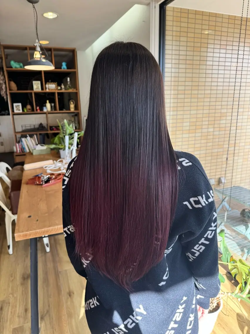 ロング カラー グラデーションカラー ピンクカラー バイオレットカラー バイオレットピンク ツキダテ ユイのヘアスタイル