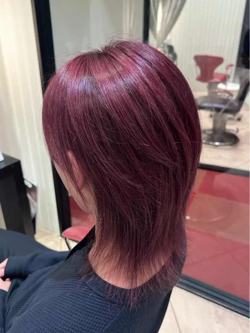 カラー ブリーチ ピンクカラー レッドカラー 松原 梨華のヘアスタイル