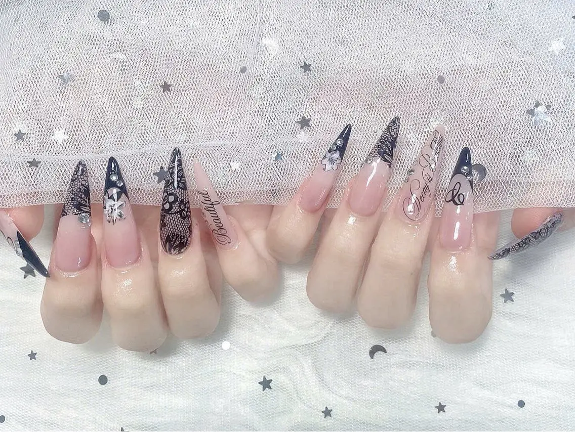 ネイル チークネイル ドット 長さ出し フットネイル フレンチネイル ハンドネイル Hana Nail Salonのネイルデザイン