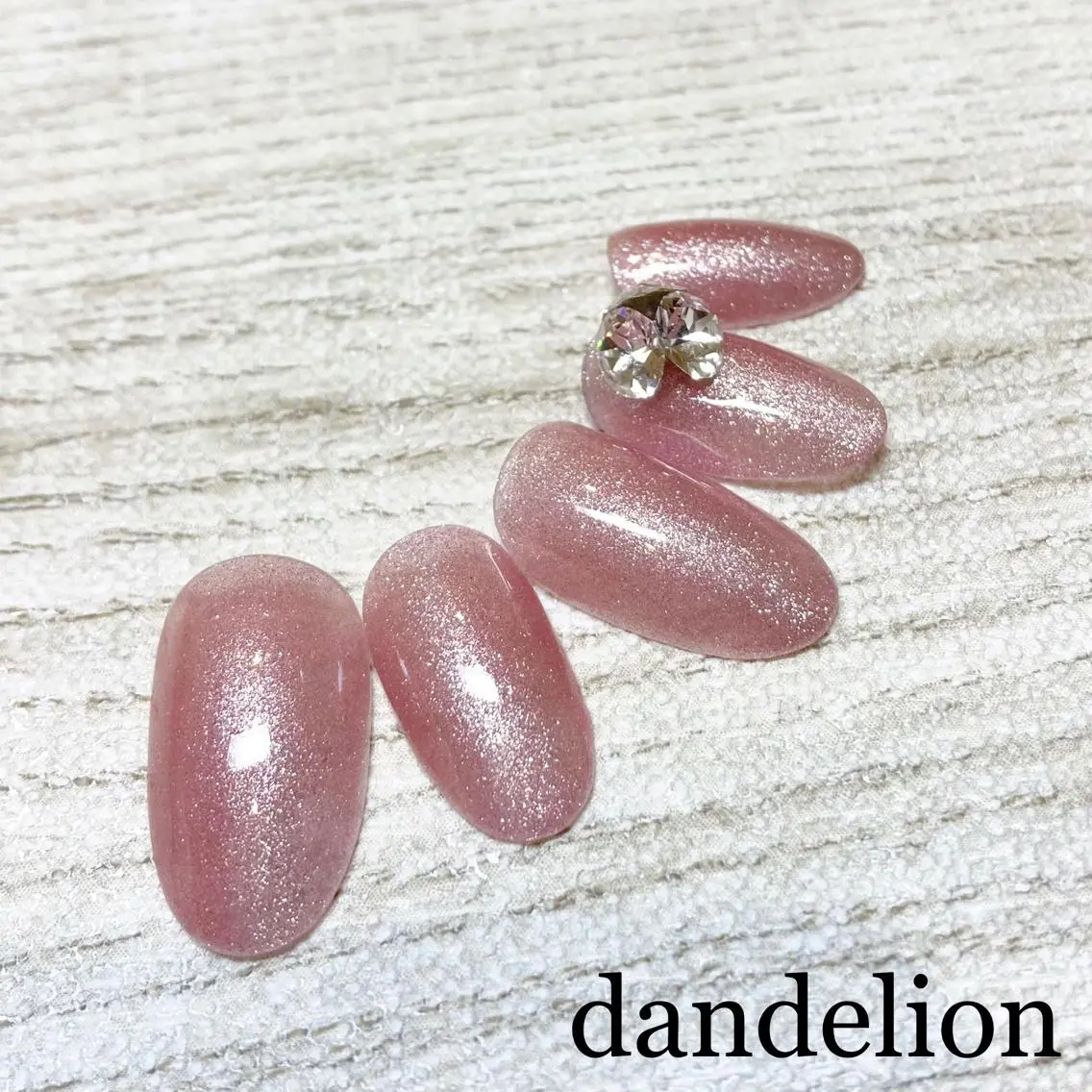 ネイル マグネットネイル ハンドネイル ハンドケア dandelion ダンデライオンのネイルデザイン