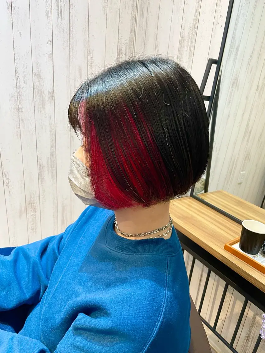 イヤリングカラー 必要な場合ブリーチ2回まで🆗+イヤリングの所のみカラーの写真