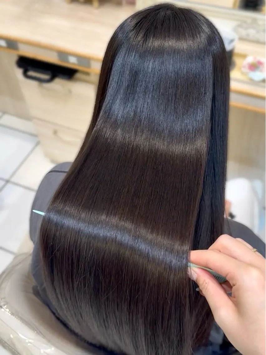 ロング 縮毛矯正 透明感カラー🩷 Nozomiのヘアスタイル