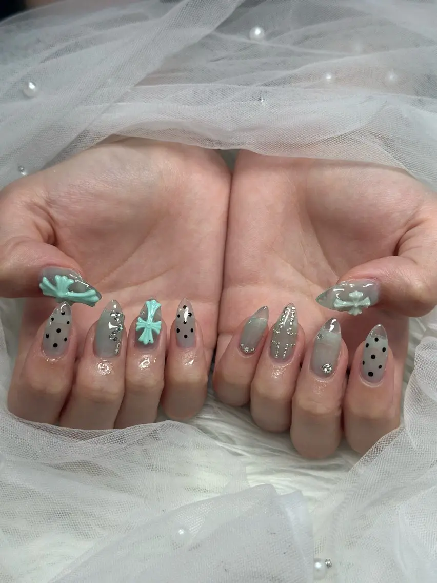 ネイル チークネイル フレンチネイル キラキラネイル 韓国ネイル マグネットネイル ハンドネイル yuuna hbabynailのネイルデザイン