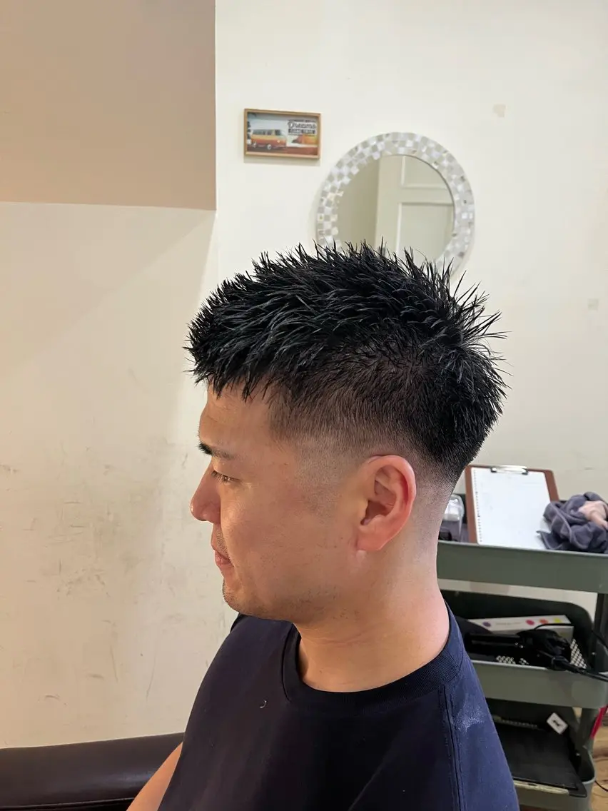 メンズ ﾒﾝｽﾞｻﾛﾝ関 紫雲（ｾｷﾚﾝｹﾞ）のヘアスタイル