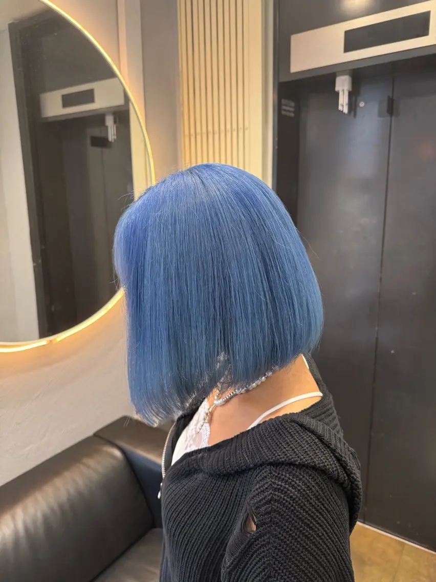 ミディアム カラー アッシュ ブリーチ ブルーカラー ブルーアッシュ ブルーラベンダー ヘアカラー トリートメント 天神/ケアブリーチ/ 髪質改善/上質艶髪のヘアスタイル