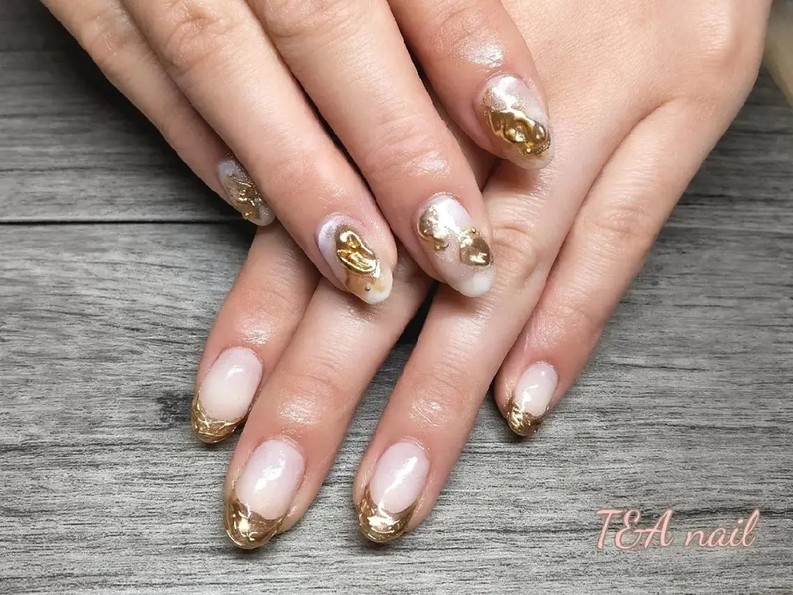 セミロング ネイル クリアネイル フレンチネイル ジェルネイル ゴールド ニュアンスネイル T&A nailのネイルデザイン