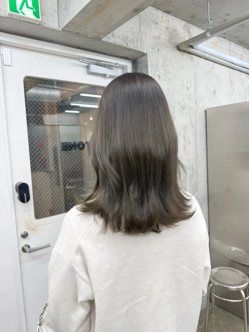 ミディアム カラー ベージュカラー オリーブベージュ カット ヘアカラー トリートメント 高橋大樹/グレー ジュ/ブリーチなしのヘアスタイル