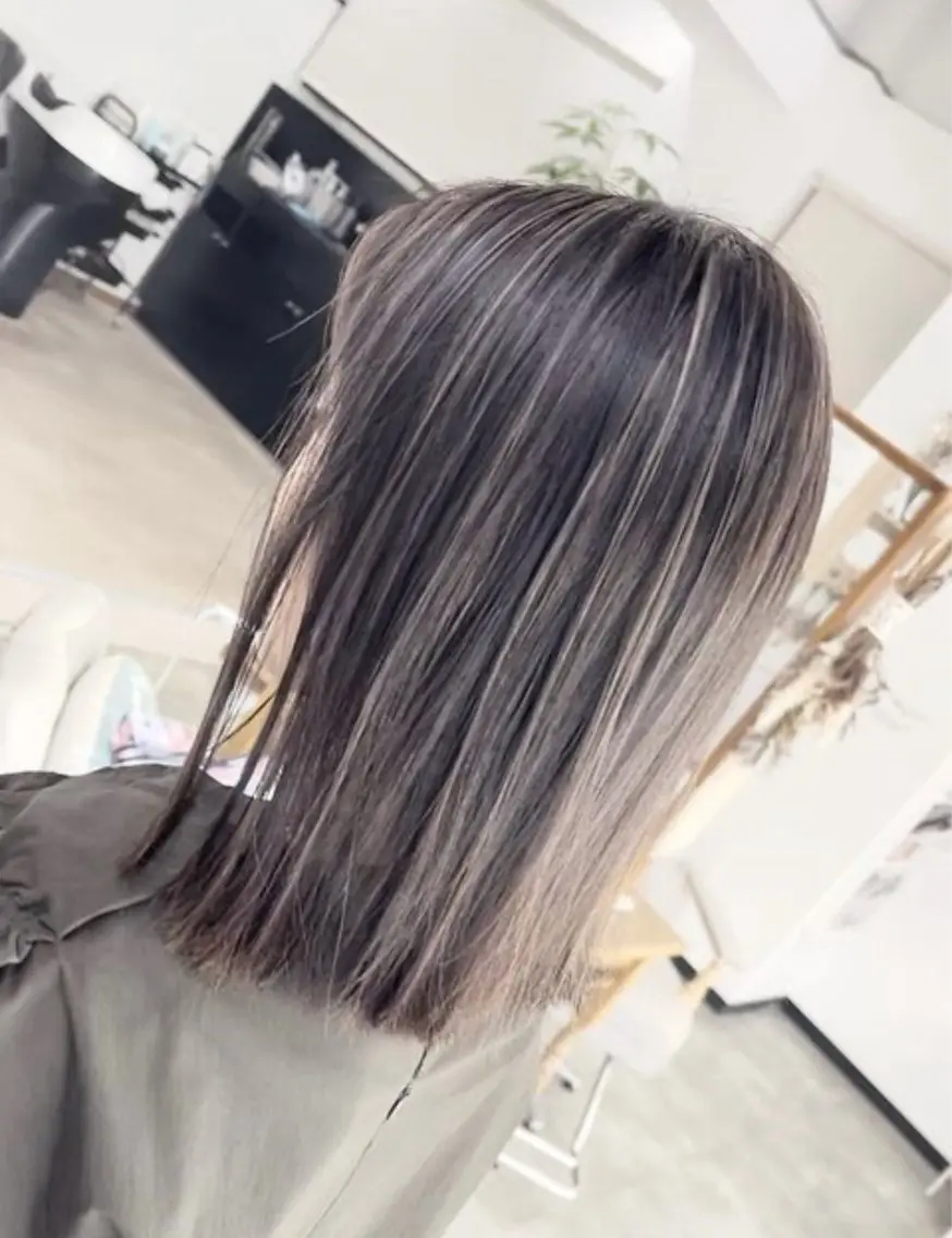 【ナチュラルハイライト】ブリーチ1回+1stepトリートメントの写真