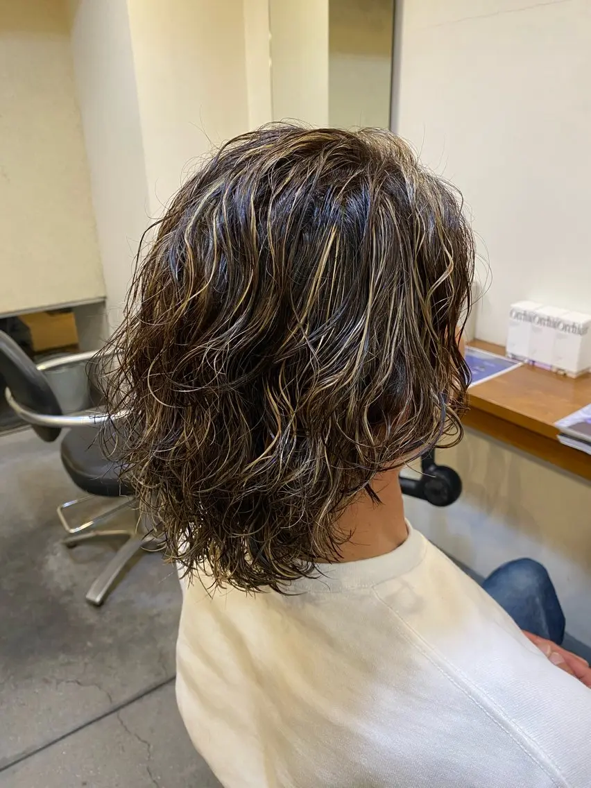 ミディアム カラー パーマ メンズ メンズハイライト ハイライトカラー ハイライト カット ヘアカラー パーマ 谷口 悠生のヘアスタイル