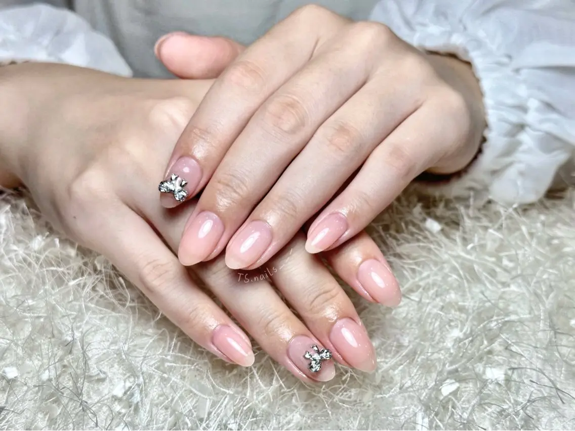 ネイル キラキラネイル マグネットネイル 持ち込み シンプルネイル ハンドネイル ハンドケア TS. nails___のネイルデザイン