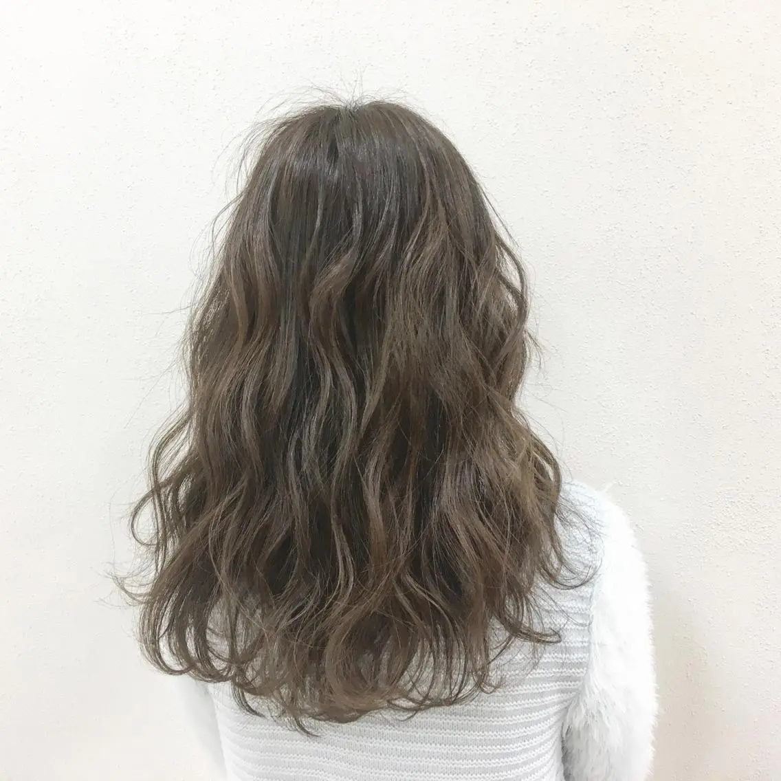 セミロング パーマ アッシュ アッシュグレー アッシュグレージュ ノンダメージ髪質改善 カラー💎/KURAのヘアスタイル