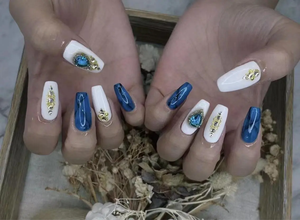 ネイル ブルー ホワイト babarla Nailのネイルデザイン