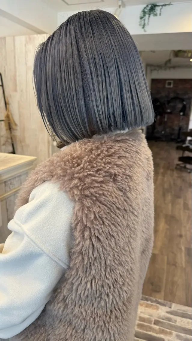 ショート カラー ブリーチ グレージュ シルバー シルバーグレージュ ヘアカラー m ā l o.🌷 サカモトマイコのヘアスタイル
