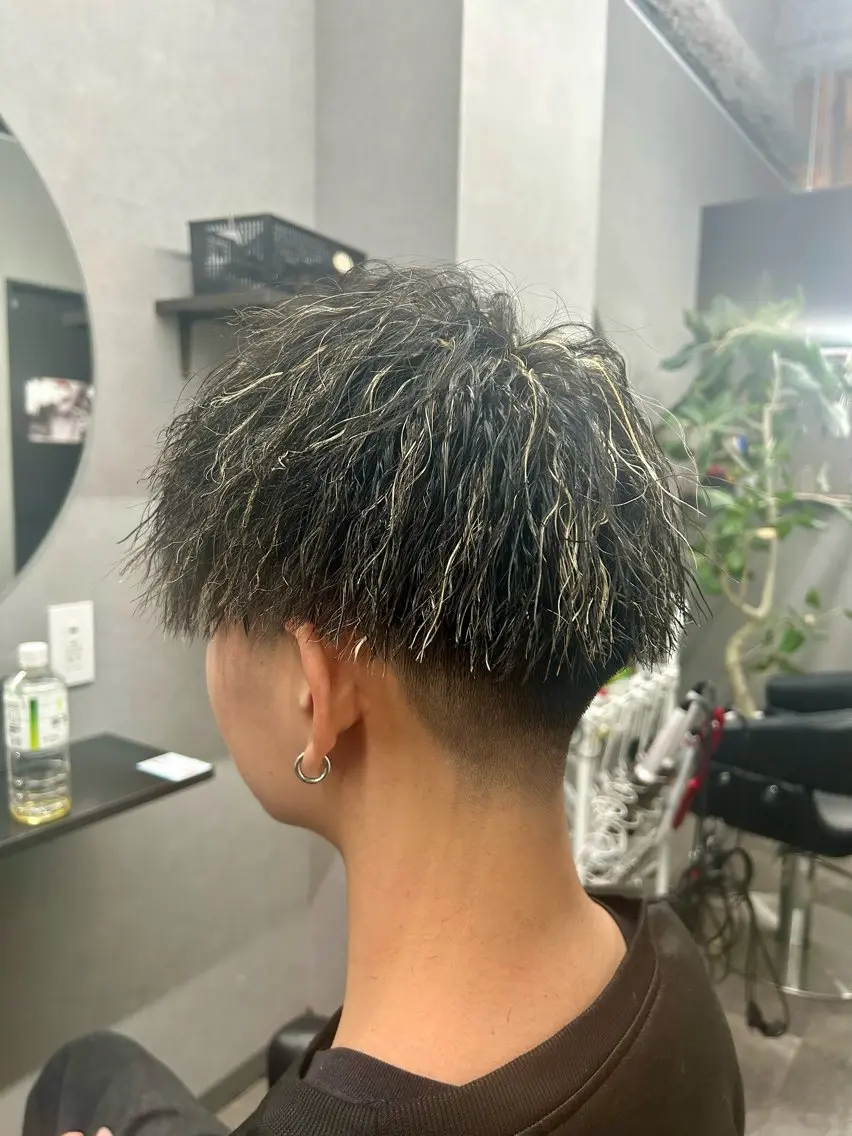 ショート カラー パーマ メンズ カット ヘアカラー パーマ ゲーマー美容師 KENTOのヘアスタイル