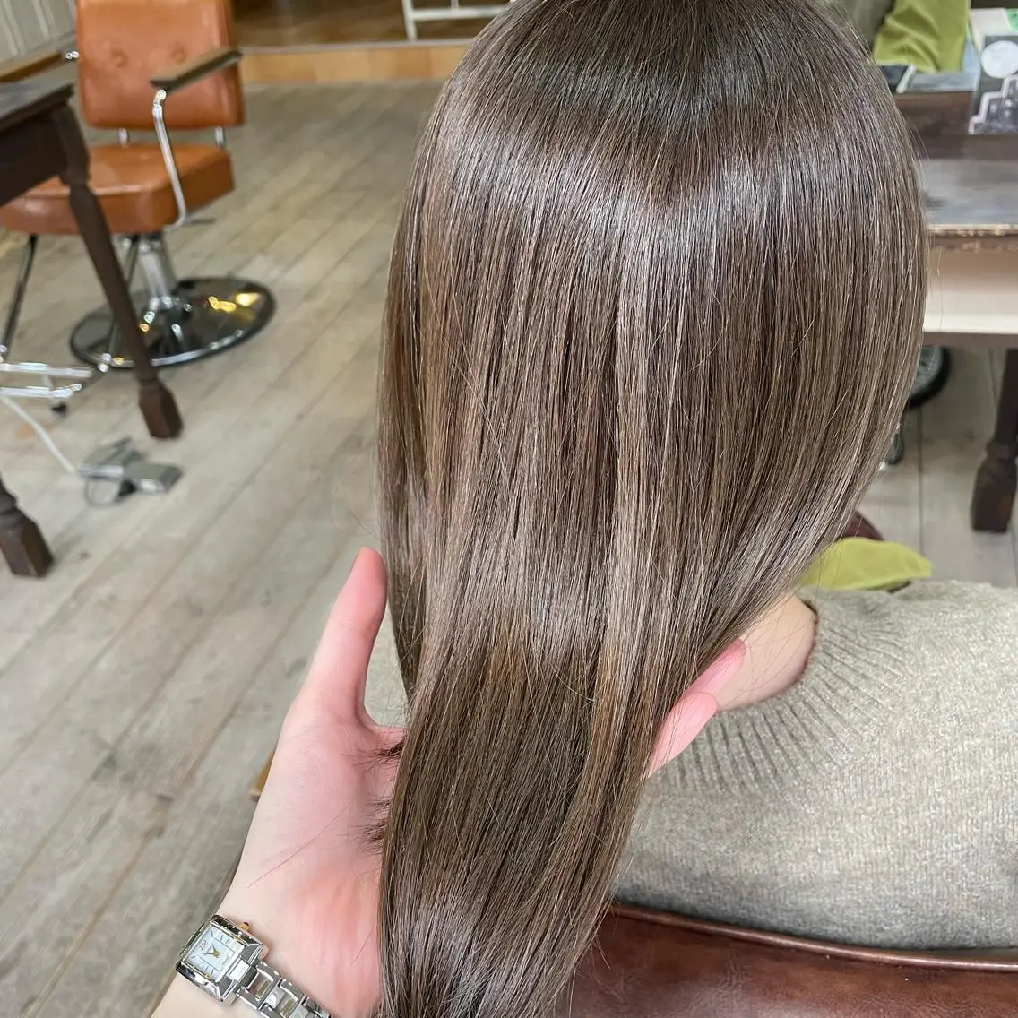 ミディアム カラー グレージュ 髪質改善☁️ ユイのヘアスタイル