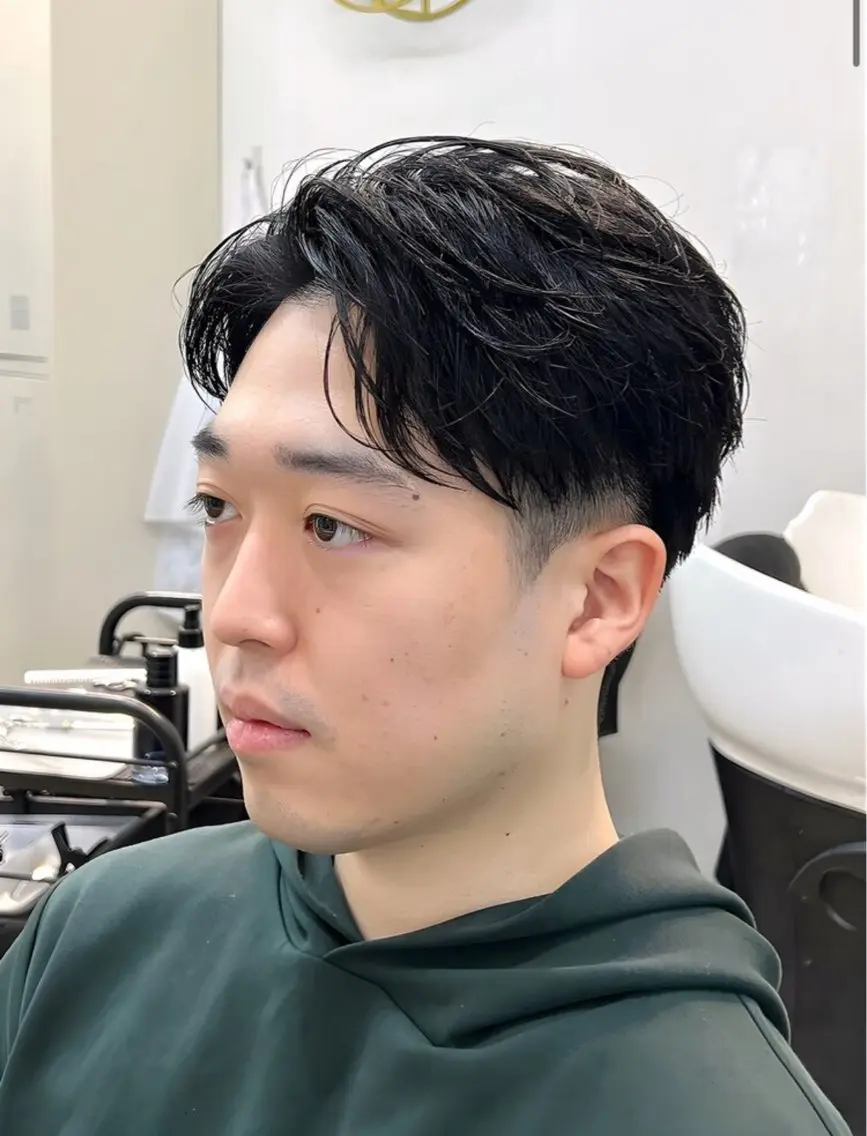 ショート パーマ メンズ センターパート メンズパーマ 七三 似合わせカット ショートヘア カット ヘアセット メンズカット職人/ モテ髪/たくみのヘアスタイル