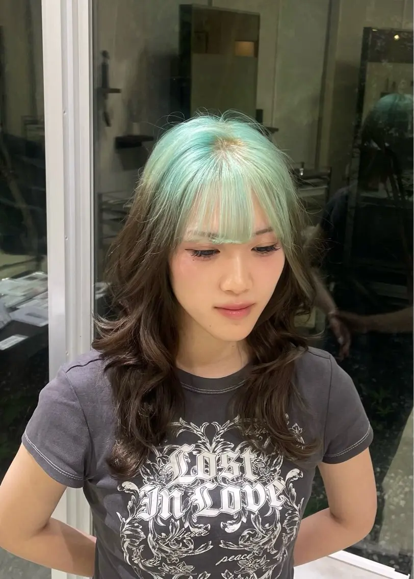 ロング カラー カット ヘアカラー トリートメント 尾﨑 ひよりのヘアスタイル