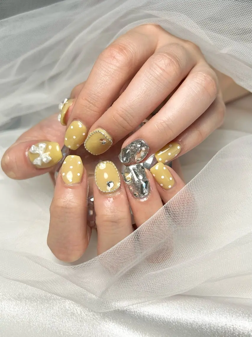 ネイル 黄色 ハンドネイル EmaNail 🧸Momokaのネイルデザイン