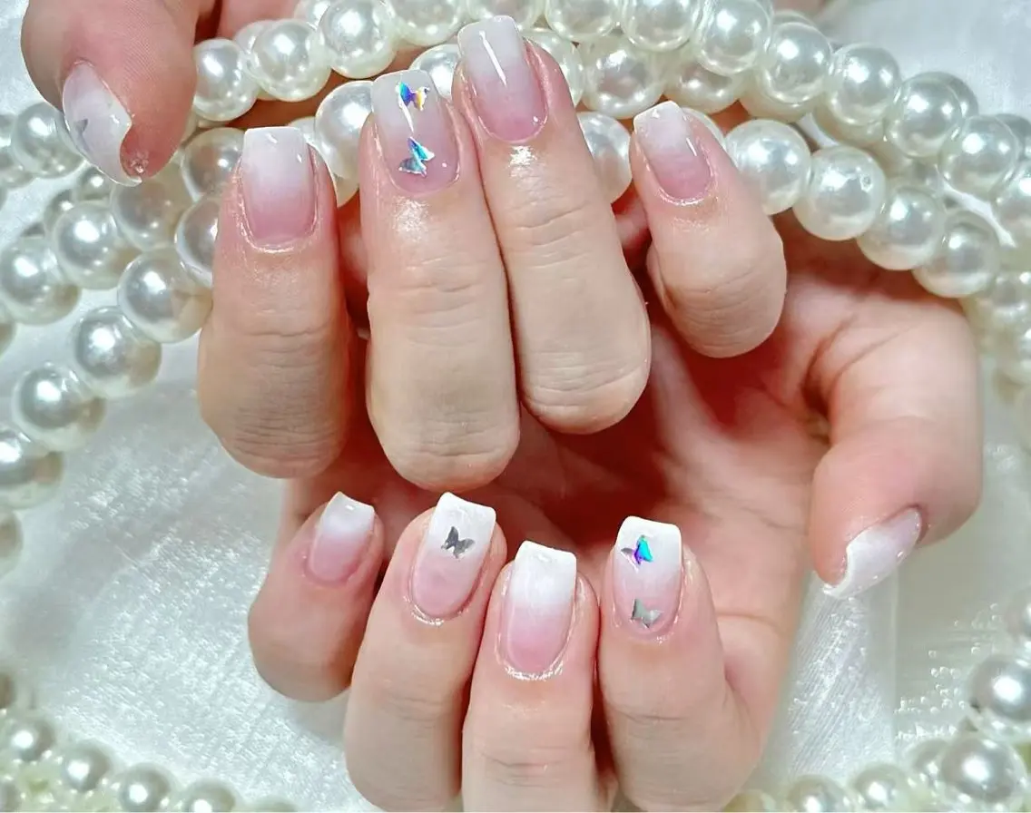 ネイル オーロラネイル 長さ出し フレンチネイル ガーリー キラキラネイル RIn 🎀のネイルデザイン