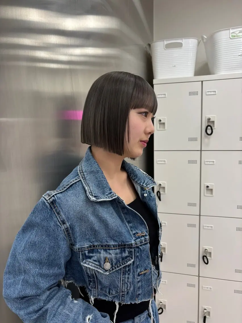 ショート カラー 抜け感レイヤー︴ ニュアンスカラーのヘアスタイル