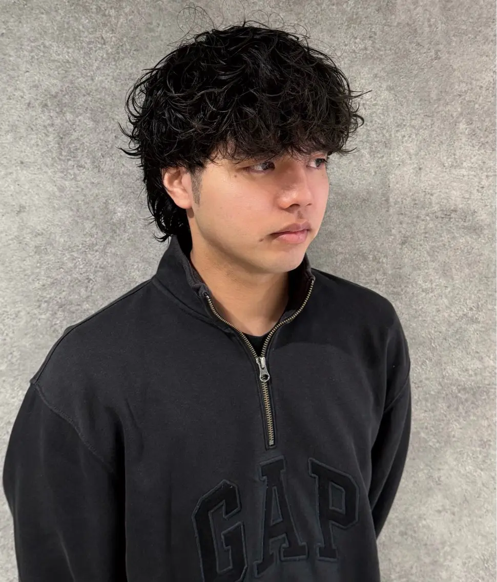 ミディアム メンズ ミディアムパーマ メンズパーマ メンズウルフカット ウルフカット ハイトーンカラー／ ボブ/KOBAのヘアスタイル