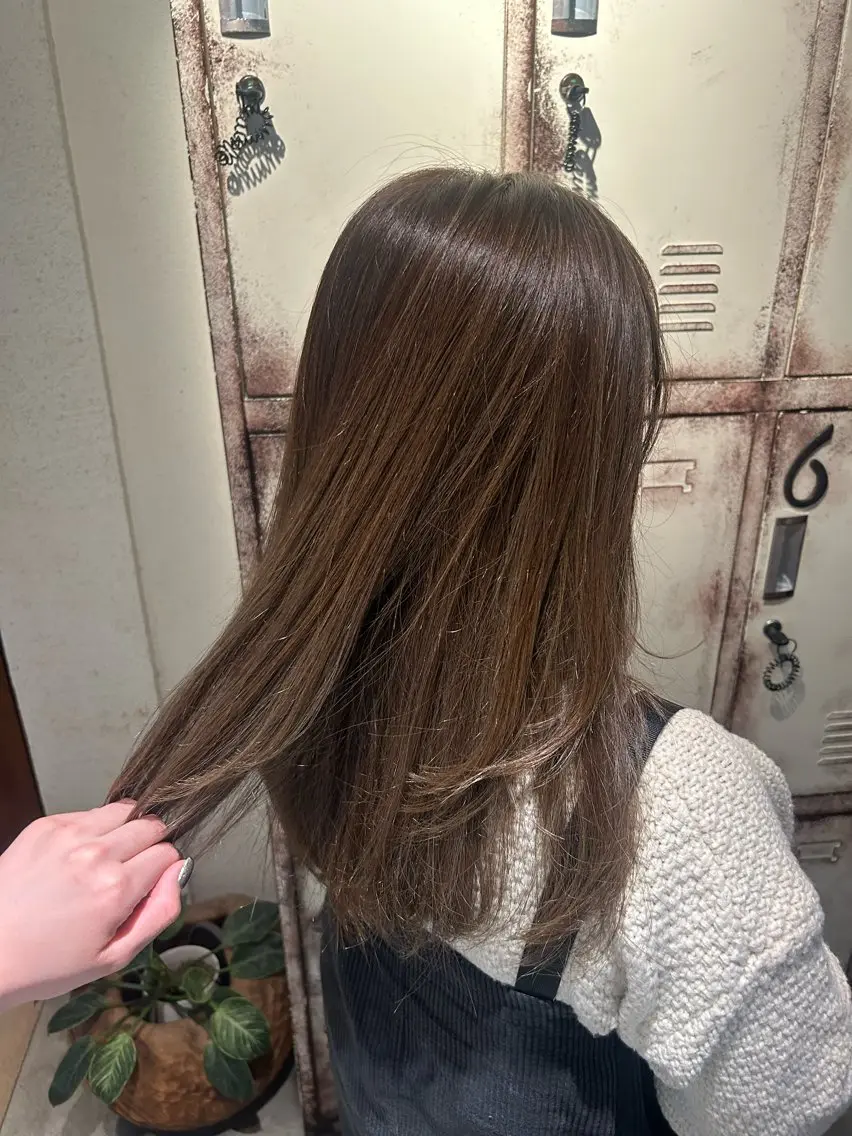 ロング カラー putri 川邉 優花のヘアスタイル