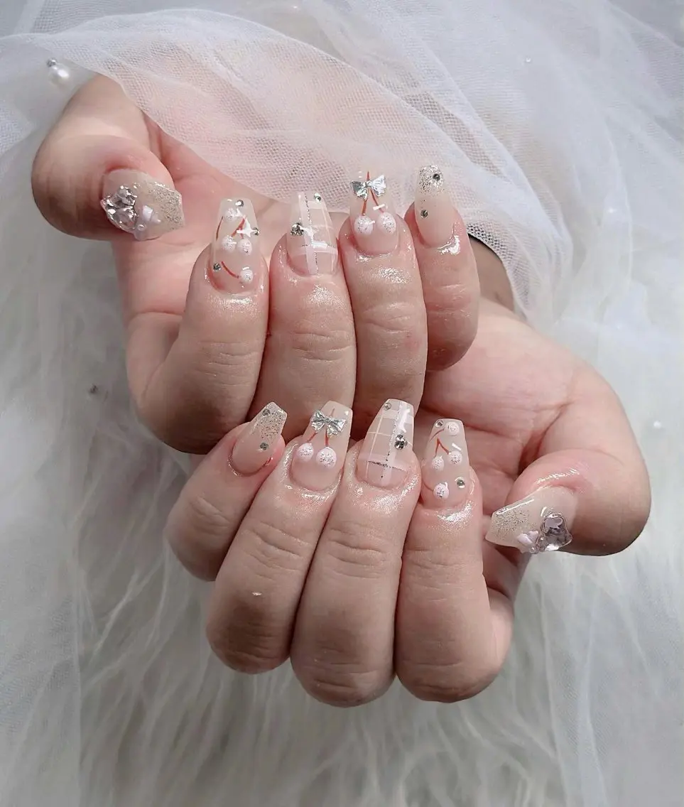 ネイル オーロラネイル フレンチネイル ジェルネイル ハロウィン キラキラネイル H.baby Nail Salonのネイルデザイン