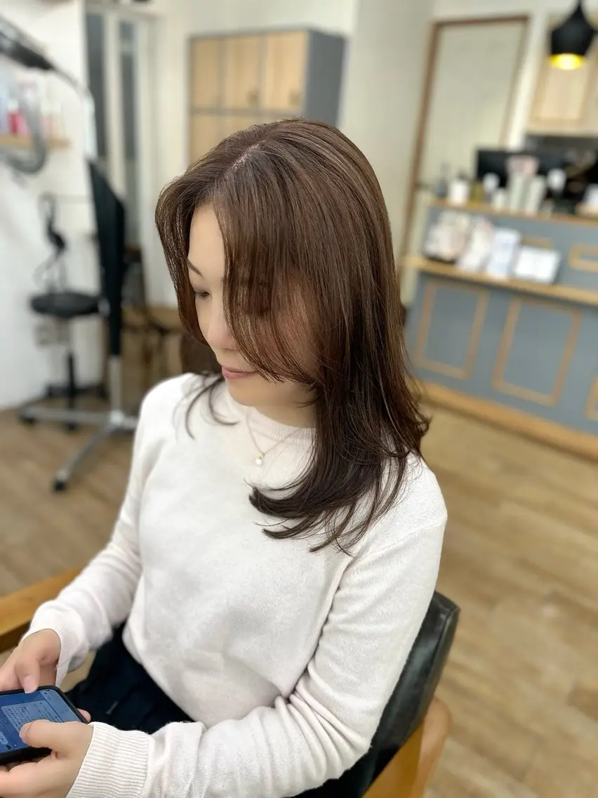 セミロング カラー パーマ ヘアアレンジ メンズ キッズ レイヤーカット/ 巻ける縮毛矯正のヘアスタイル