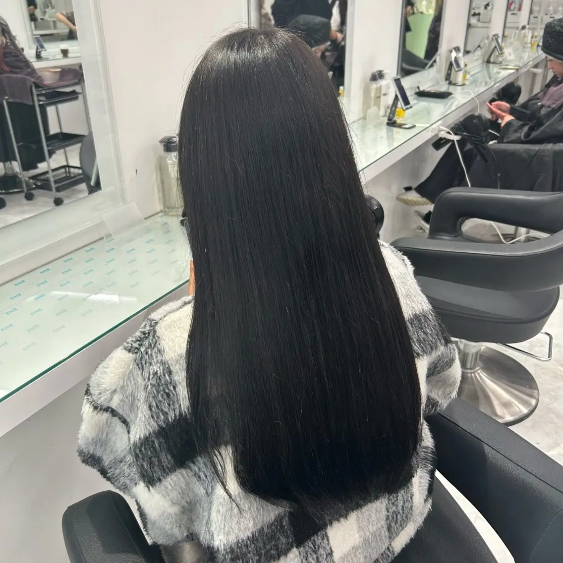 セミロング ヘアカラー トリートメント 🤍大人っぽ韓国暗髪 🤍Asuka🤍のヘアスタイル