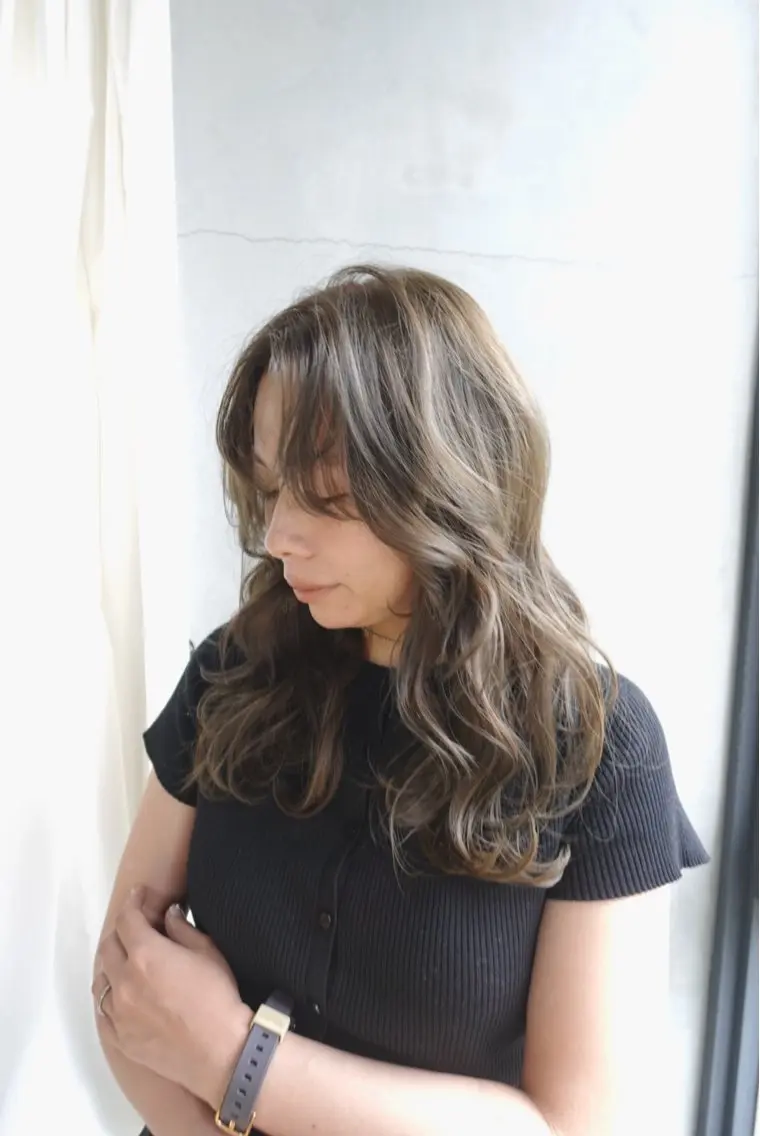 ロング カラー ベージュカラー ブリーチ 透明感カラー ダブルカラー ブリーチなしカラー 井上 愛梨のヘアスタイル