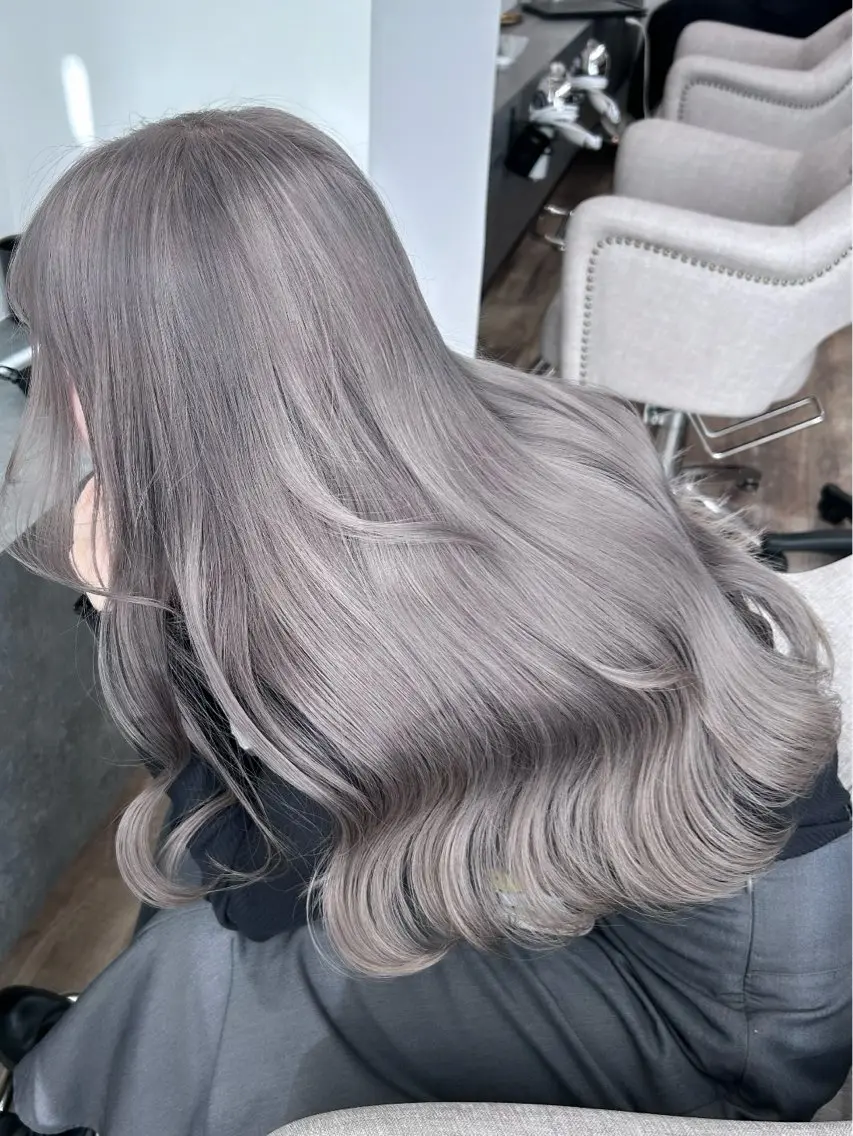 ロング カラー ヘアカラー トリートメント Ayame / ハイトーンカラーのヘアスタイル