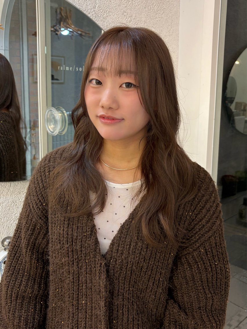 セミロング カラー ブリーチ ダブルカラー ブリーチなしカラー 卒業式のヘアスタイル ヘアカラー 🧸柔らかベージュ/ 顔周りレイヤー/ミクのヘアスタイル