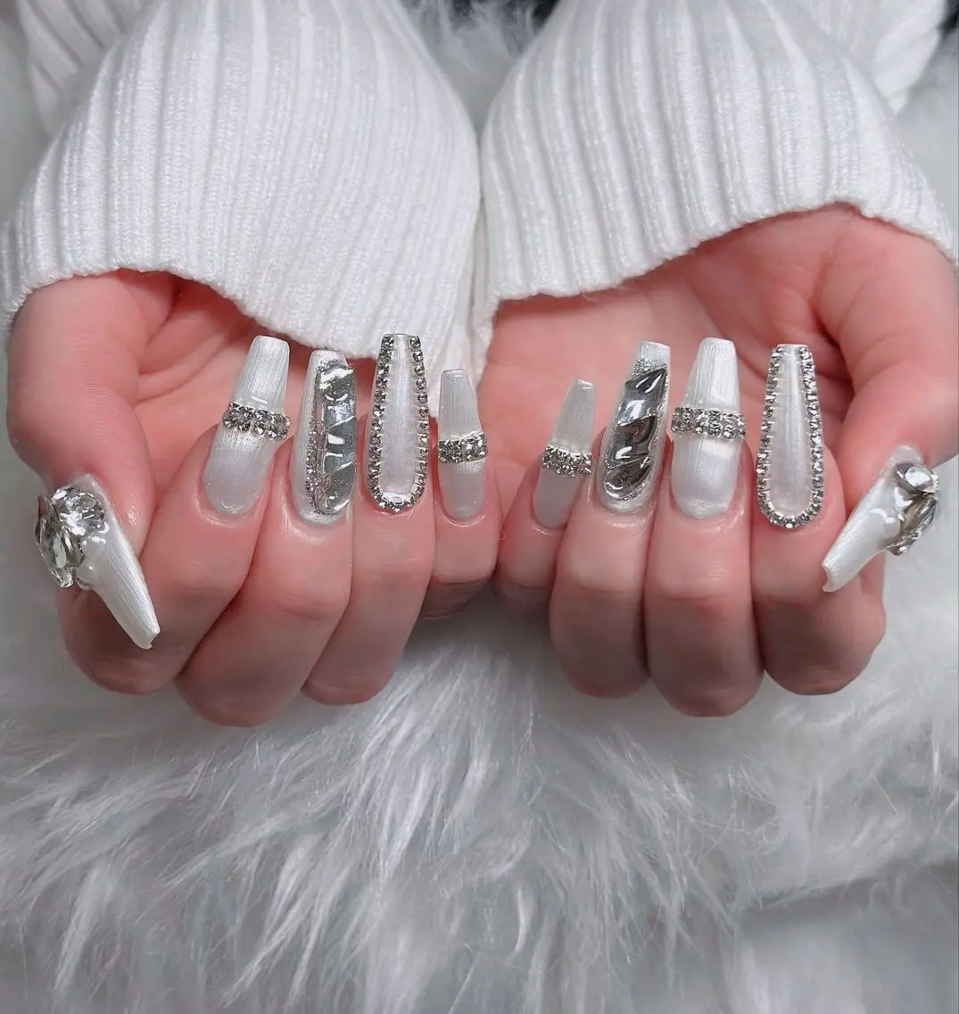ネイル オーロラネイル フレンチネイル ジェルネイル ハロウィン キラキラネイル H.baby Nail Salonのネイルデザイン