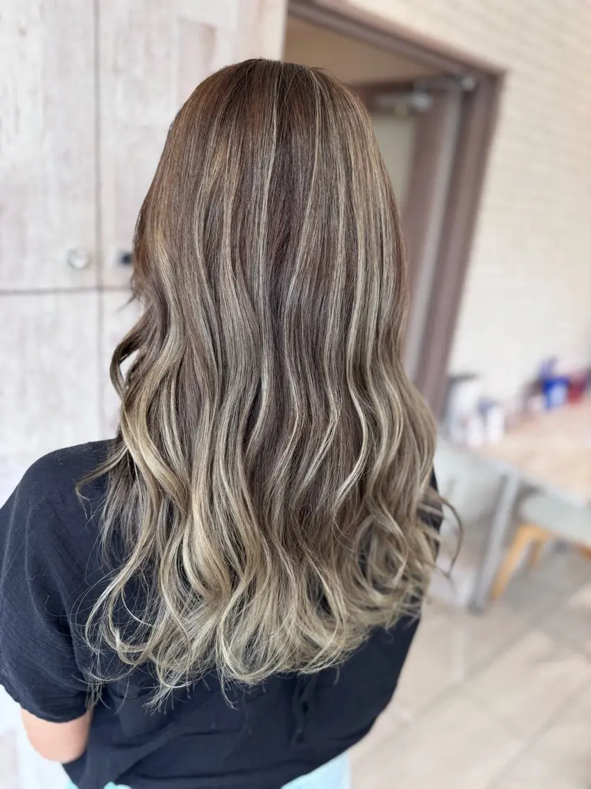 ロング カラー バレイヤージュ レイヤーカット カット ヘアカラー トリートメント 仙台×ブリーチ 斎藤相慶のヘアスタイル